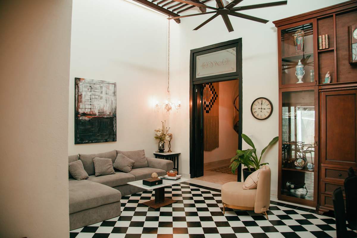 Casa Álamo, sala con piso de ajedrez