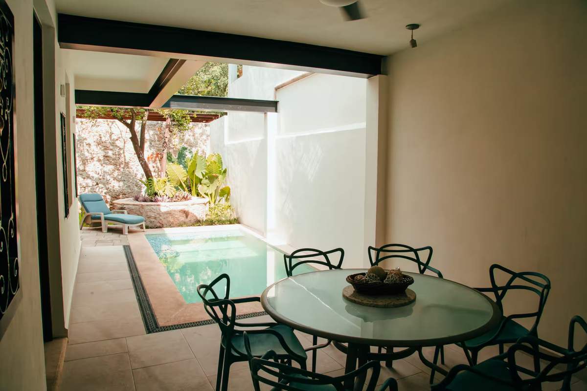 Comedor junto a la alberca privada